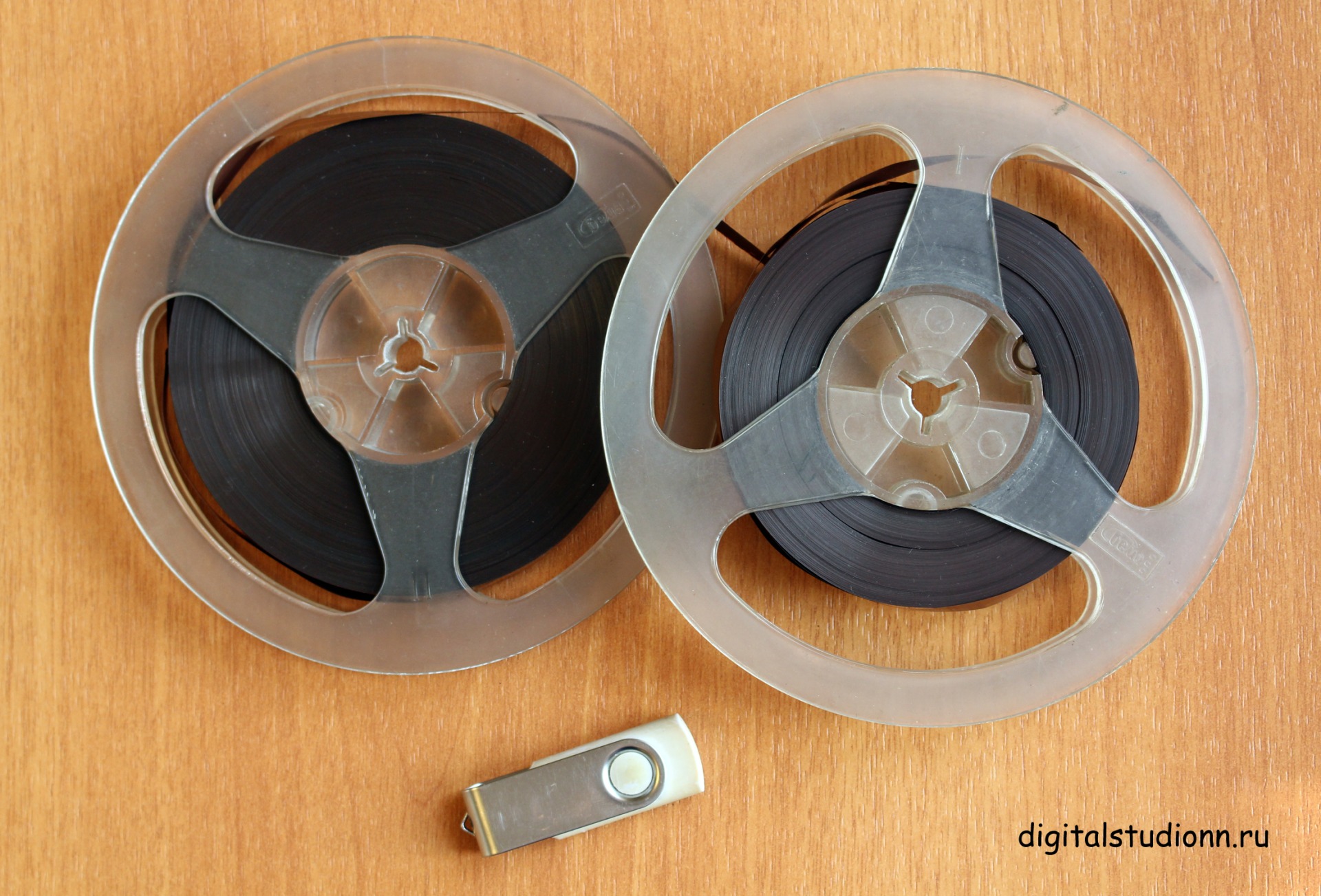 Катушка славич 1993 с записью союз 8. Бобинный магнитофон олимп 004. Бобина магнитофонная. Аудиокассета бобинная. Оцифровка бобин.